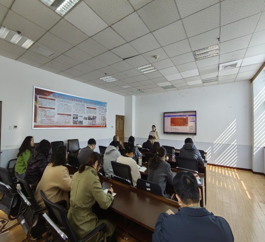 会议室里的人们AI 生成的内容可能不正确。